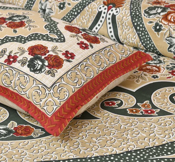Red_Cotton_Royal_Elegance_Double_Bedsheet_With_Pillow_Cover_100_X_108_Cm